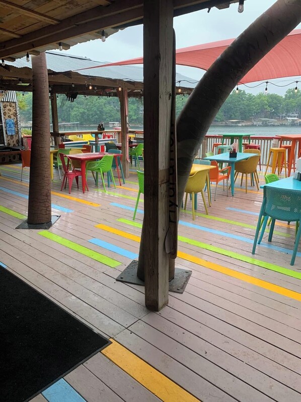 屋外ダイニングエリア