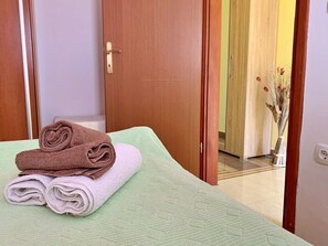 1 bedroom, WiFi, bed sheets
