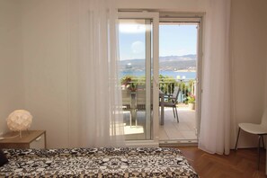 2 chambres, fer et planche à repasser, Wi-Fi, draps fournis