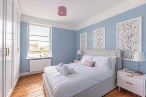 2 bedrooms, desk, iron/ironing board, WiFi