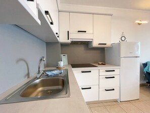 Fridge, stovetop, coffee/tea maker, toaster