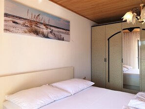 2 bedrooms, WiFi, bed sheets - Apartment Nevenka - sea view, 70 m from sea, terrace, balcony, town center, washing machine (Cizici)