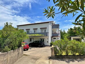 Exterior - Apartment Nikolic - balcony, quiet area, garden, supermarket (Šilo)