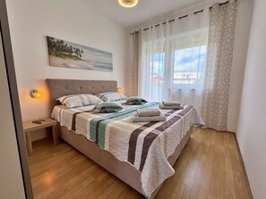 2 bedrooms, iron/ironing board, WiFi, bed sheets