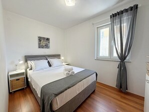 1 bedroom, WiFi, bed sheets - Apartment Pinta de Sol - pet-friendly, terrace, BBQ, quiet area (Cizici)