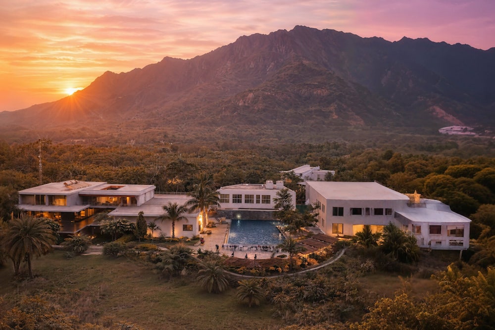 Valencia Club and Resort - Luxury Nature Resort, Foot hills of Mount Abu
