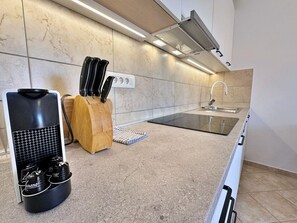 Fridge, microwave, dishwasher, coffee/tea maker