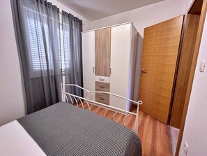 1 bedroom, WiFi, bed sheets