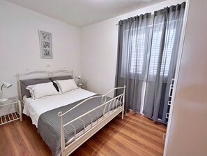 1 bedroom, WiFi, bed sheets