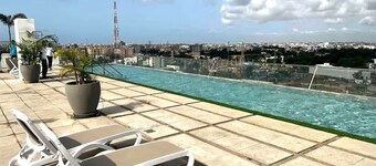 Apartment with swimming pool and free parking