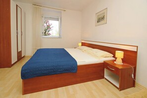 1 bedroom, WiFi, bed sheets - Apartment Radosna - 370 m from the sea, private terrace, free parking, ground floor (Šilo)