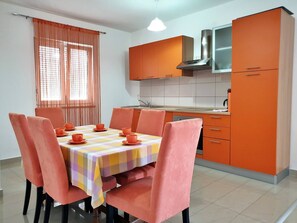 Dining - Apartment Rea - 220 m from sea, pet-friendly, private parking, terrace (Šilo)
