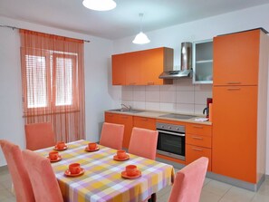 Fridge, oven, stovetop, dishwasher - Apartment Rea - 220 m from sea, pet-friendly, private parking, terrace (Šilo)