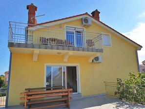 Exterior - Apartment Rea - 220 m from sea, pet-friendly, private parking, terrace (Šilo)