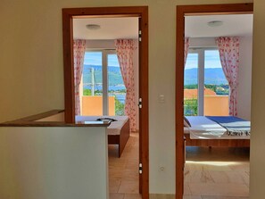 2 bedrooms, WiFi, bed sheets - Apartment Rebeka - sea view, 160 m from sea, terrace, balcony, playground (Šilo)