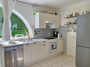 Réfrigérateur, four, plaque de cuisson, lave-vaisselle