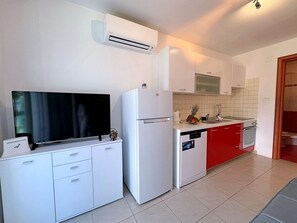 Frigorifero, forno, piano cottura, lavastoviglie