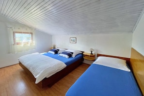 3 habitaciones, tabla de planchar con plancha, wifi y ropa de cama 