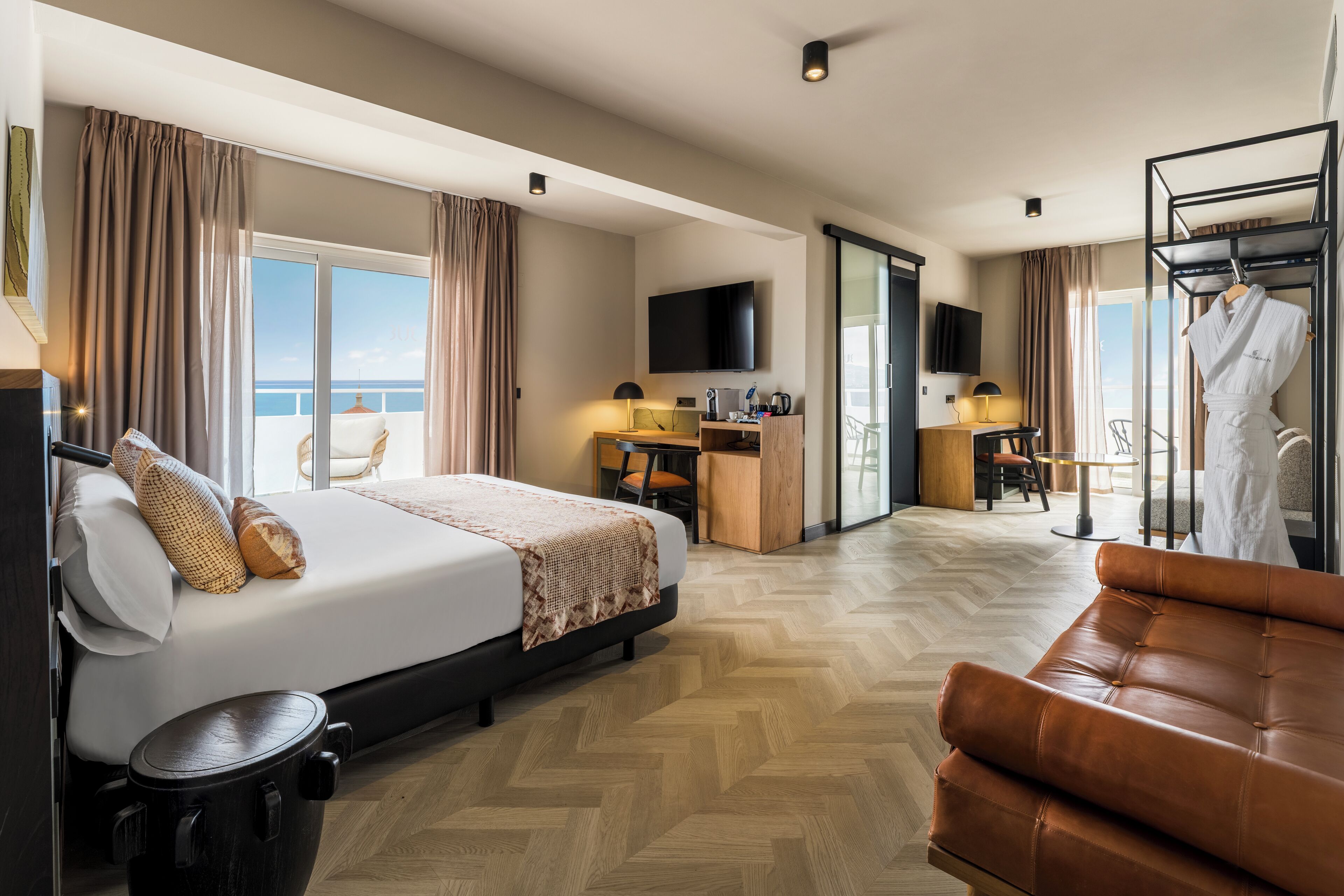 Penthouse 3 | In-room safe, free WiFi, bed sheets