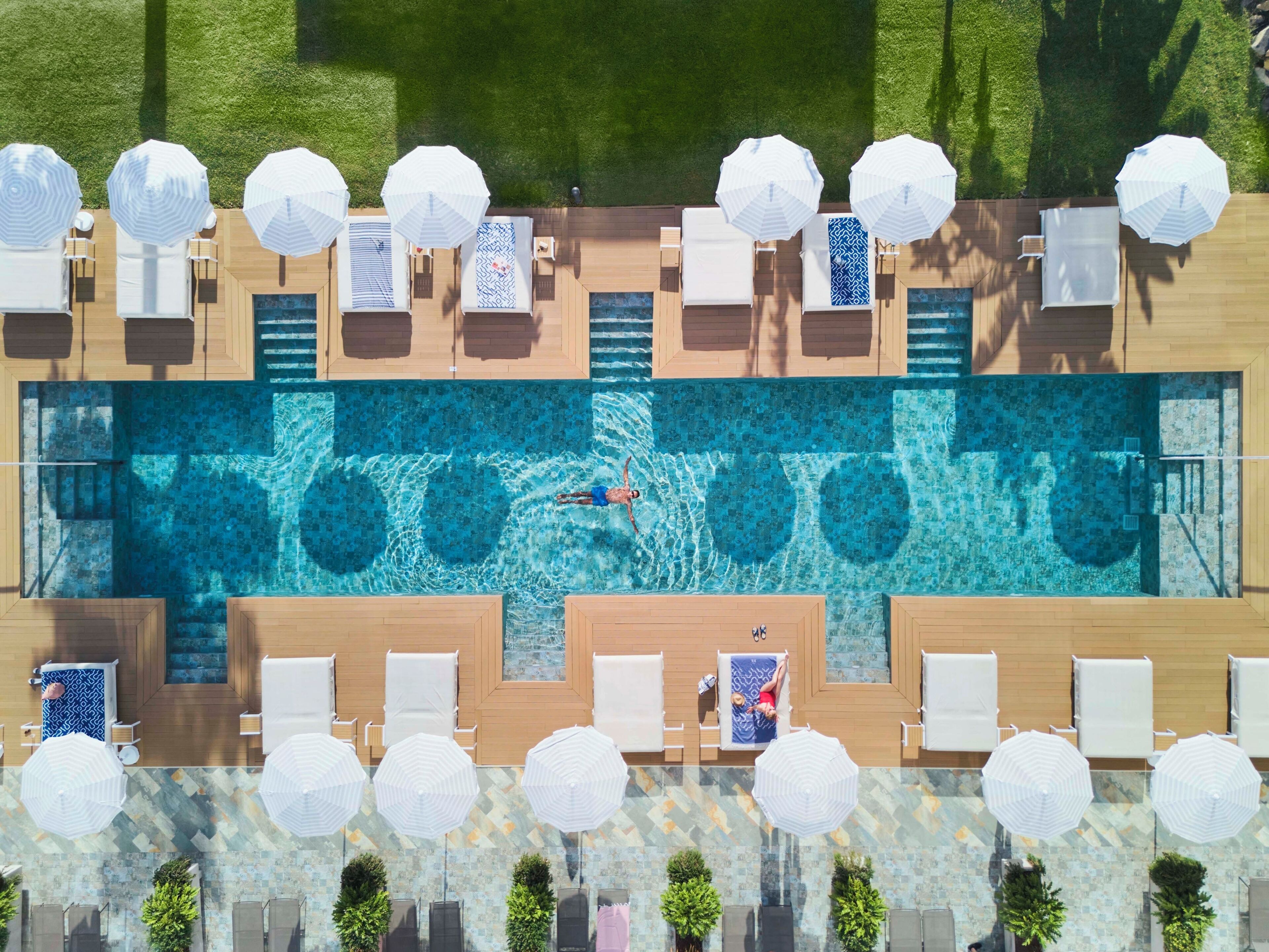 3 piscinas al aire libre, sombrillas, tumbonas