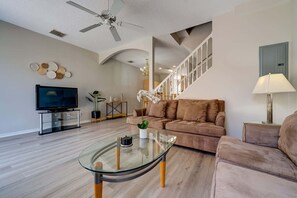 TV, offices - Cozy Vacation Retreat in Fiesta Key Community (Kissimmee)