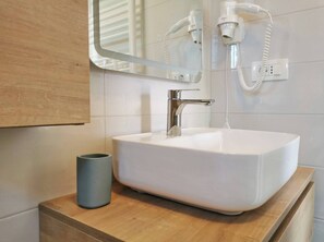 Hair dryer, towels - Studio Apartment Glorijeta - modern, 25 m from the sea, terrace, sea view, free parking, Smart-TV (Šilo)