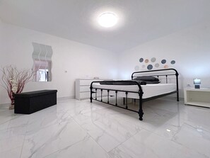 1 bedroom, WiFi, bed sheets, wheelchair access