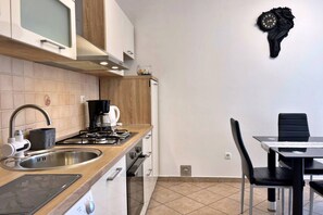 Kühlschrank, Ofen, Herdplatte, Geschirrspüler