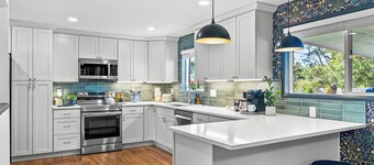 5 BR Luxury Funhouse, Walk to Fiddler's Green, Hot Tub, Mini-Golf, FirePit, Theater Room
