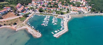 Apartment Nidisa - 90 m from sea, town center, private parking, terrace, balcony
