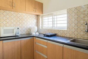 Studio, City View | Private kitchenette