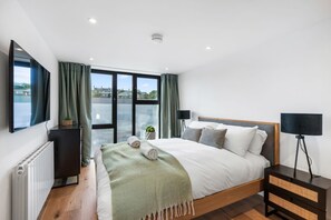 3 habitaciones, escritorio, tabla de planchar con plancha y wifi gratis