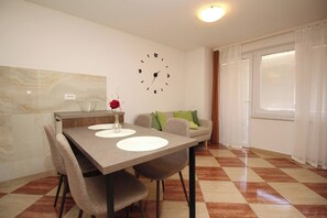 Dining - Apartment Brnic AQ 3 - with Balcony, 90 m from the Beach (Baska)