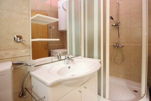 Shower, towels