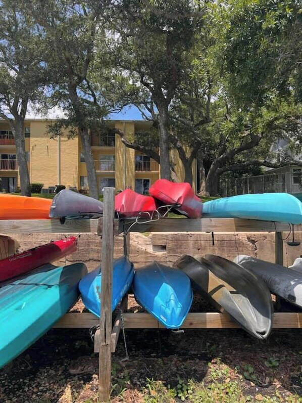 A wooden dock with kayaks and paddleboards. - ‼️Calm Waterside Condo‼️ | Kayaks, Paddles, Pool (Mary Esther)
