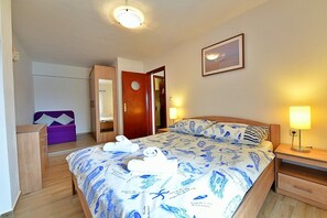 2 bedrooms, WiFi, bed sheets