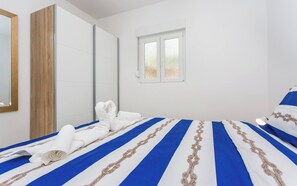 1 bedroom, WiFi, bed sheets