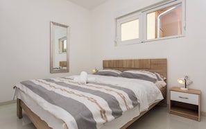 2 bedrooms, WiFi, bed sheets