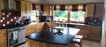 Luxury and spacious 6-bedroom house in marvelous Ballina with many amemities.
