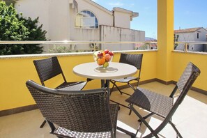 Outdoor dining - Charming Apartment Brnic No. 5 - with Balcony (Baska)