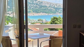 Dining - Apartment Brnic Nar. more - with Sea View, 350m from the Beach (Baska)