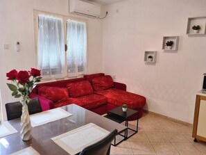TV - Apartment Bugi PRIZ - on the Ground Floor, with Terrace (Baska)