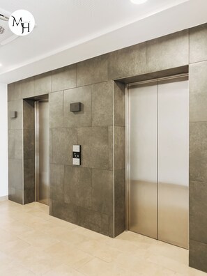 Elevator - Meraki Homes at Loxwood House (Accra)