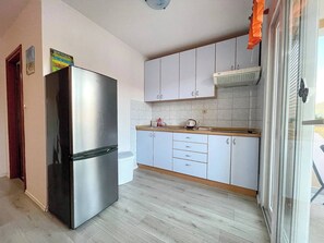 Fridge, microwave, stovetop, coffee/tea maker