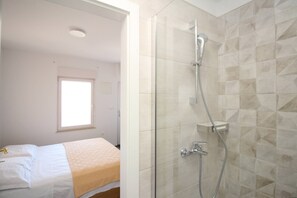 Shower, towels
