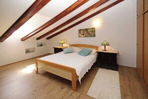 2 bedrooms, WiFi, bed sheets - Charming apartment in old part of Baska - Fantov (Na Vrti) (Baska)