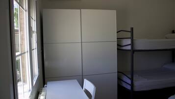 7 slaapkamers, een strijkplank/strijkijzer, gratis wifi, beddengoed