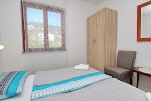 2 bedrooms, WiFi, bed sheets - Apartment Kucar No.2 - with Balcony, 350m from the Beach (Baska)
