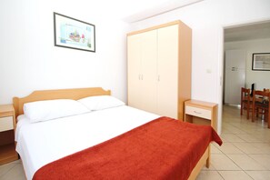 2 bedrooms, WiFi, bed sheets
