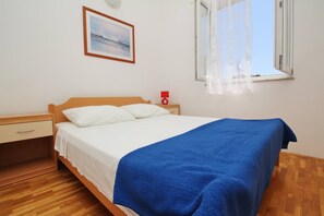 2 bedrooms, WiFi, bed sheets